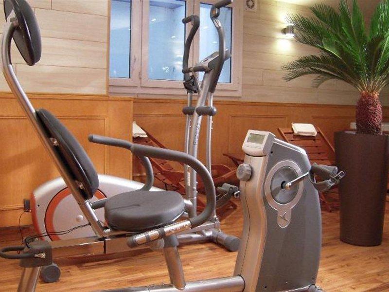 Atypik Hotel Клиши Экстерьер фото