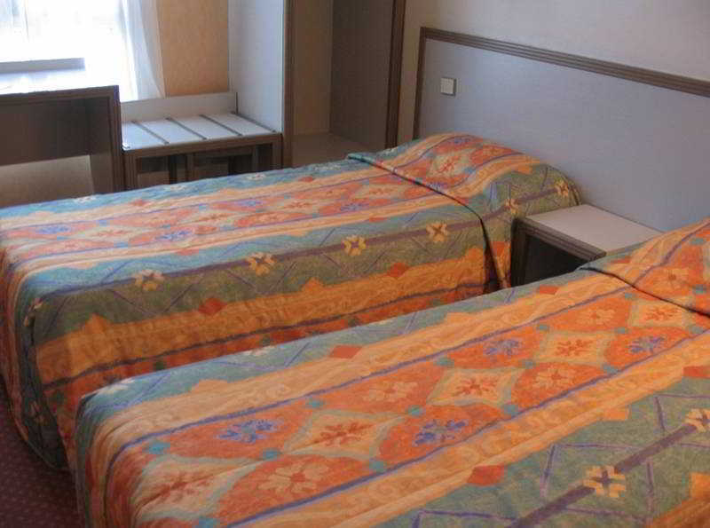 Atypik Hotel Клиши Экстерьер фото
